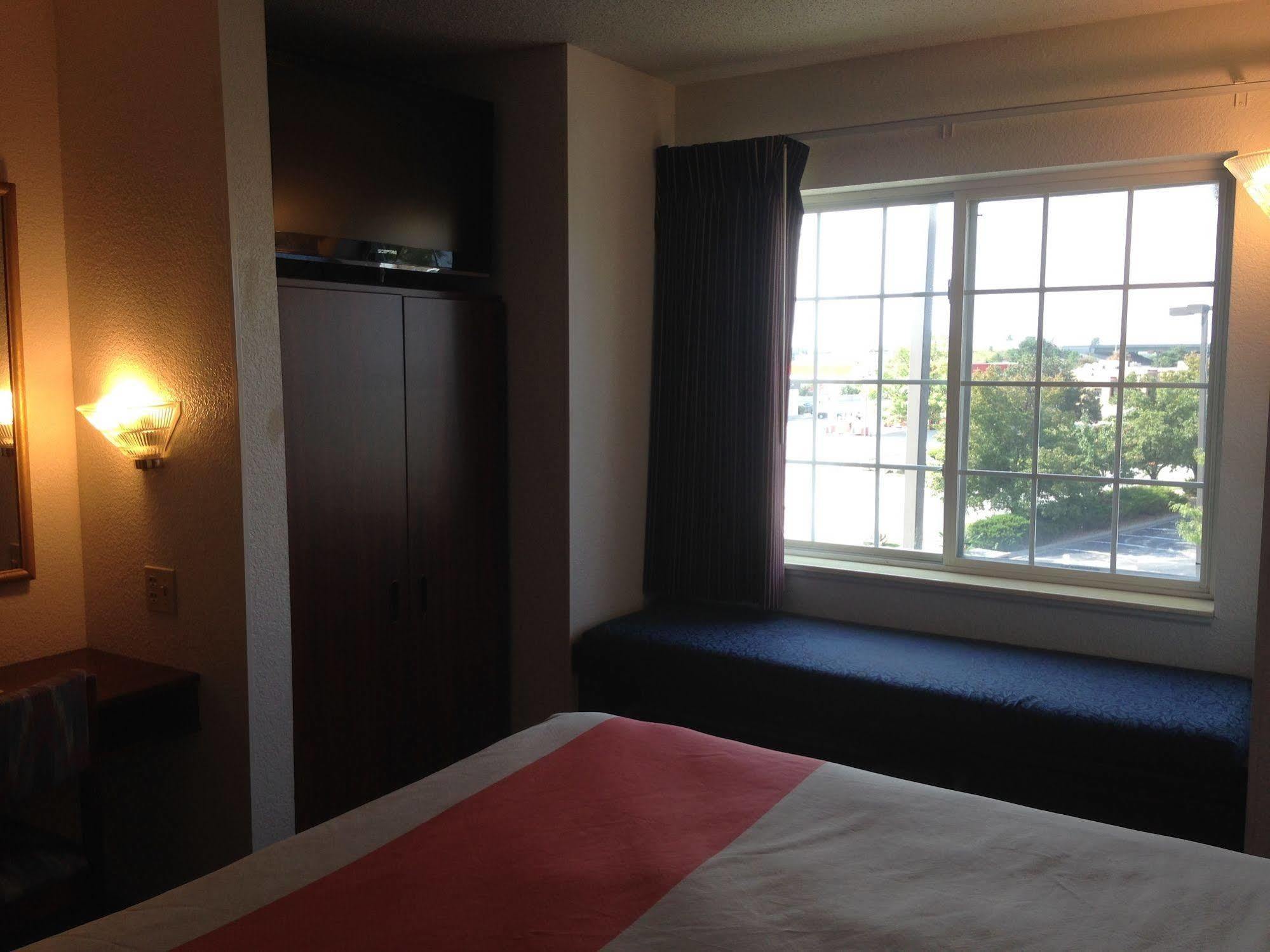 Motel 6-Olathe, Ks ภายนอก รูปภาพ