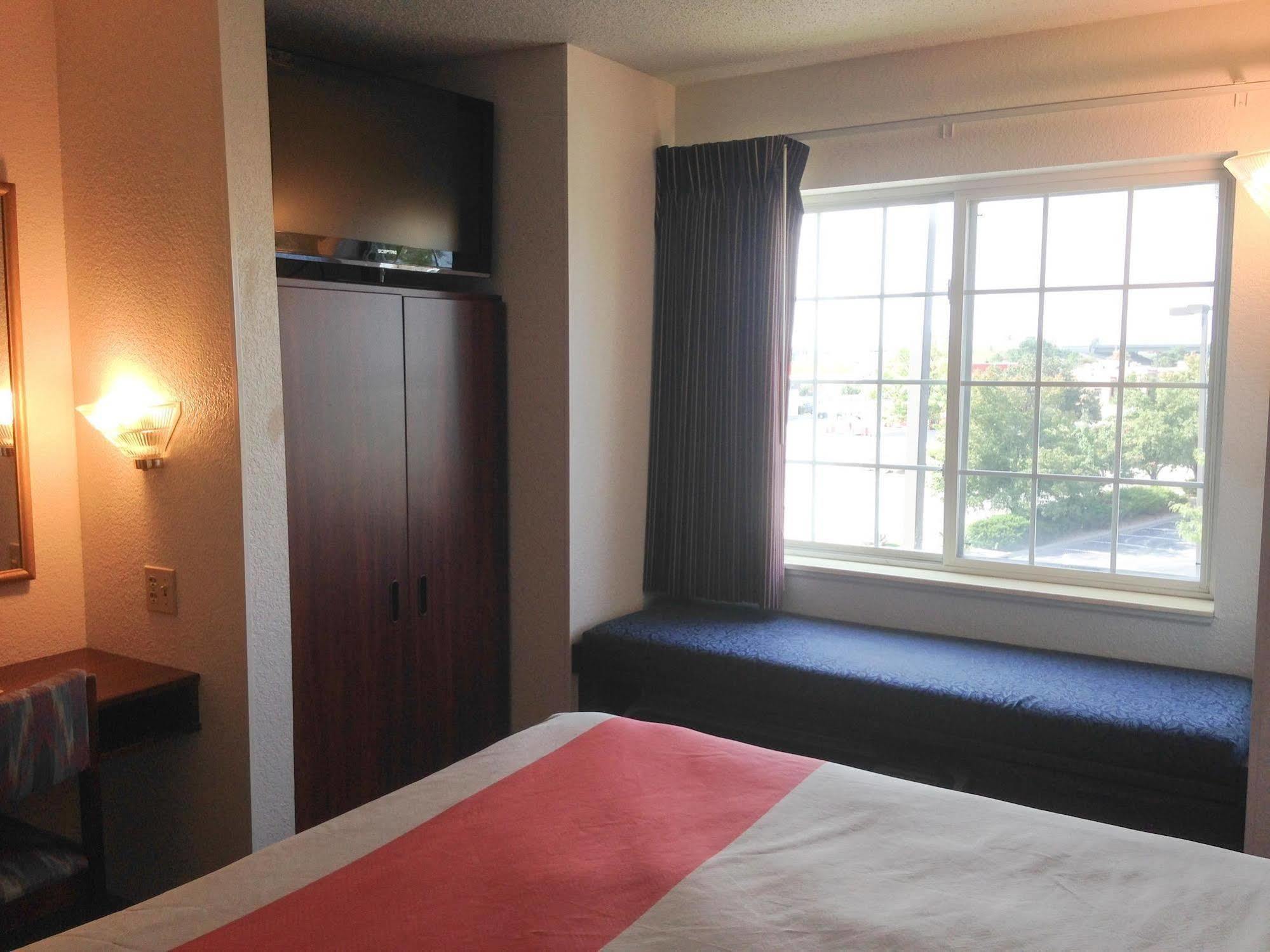 Motel 6-Olathe, Ks ภายนอก รูปภาพ